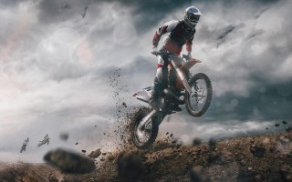 pg电子_欧冠赛前暖心一幕，博德闪耀主帅亲力亲为，为记者打印比赛名单