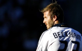 pg电子模拟器-詹姆斯赛季首次出手20次便轰下36分，湖人自媒体齐赞王者归来